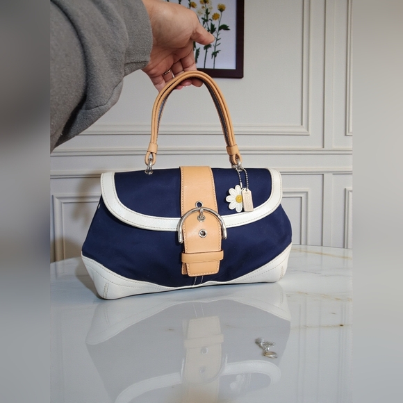Rare Vintage Coach Daisy Soho in Navy Blue In Excellent Used Vintage Condition - Picture 4 of 9